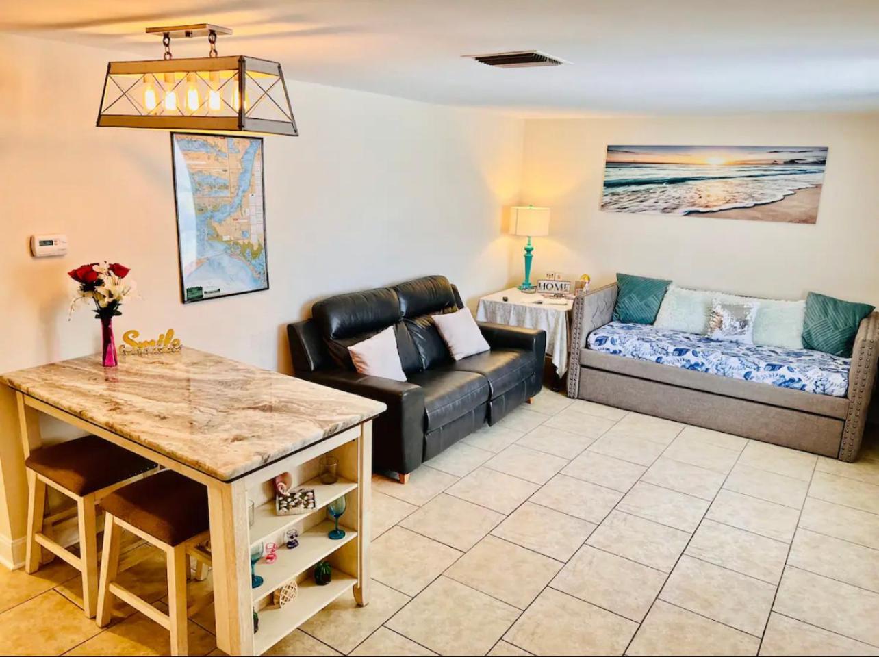Cozy Home With One Bedroom Cape Coral Extérieur photo