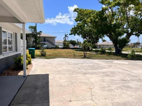 Cozy Home With One Bedroom Cape Coral Extérieur photo